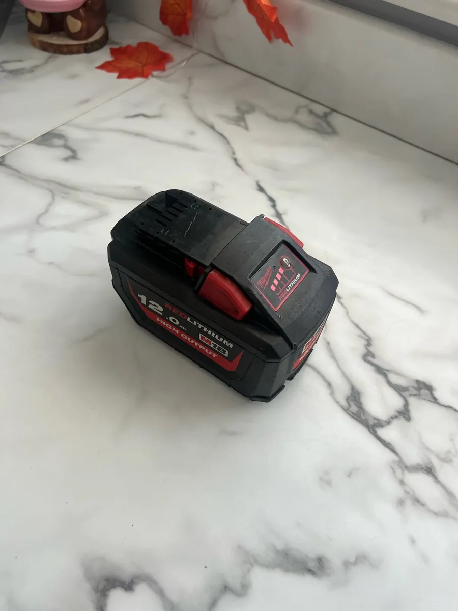 Milwaukee 12ah battery - Image 4
