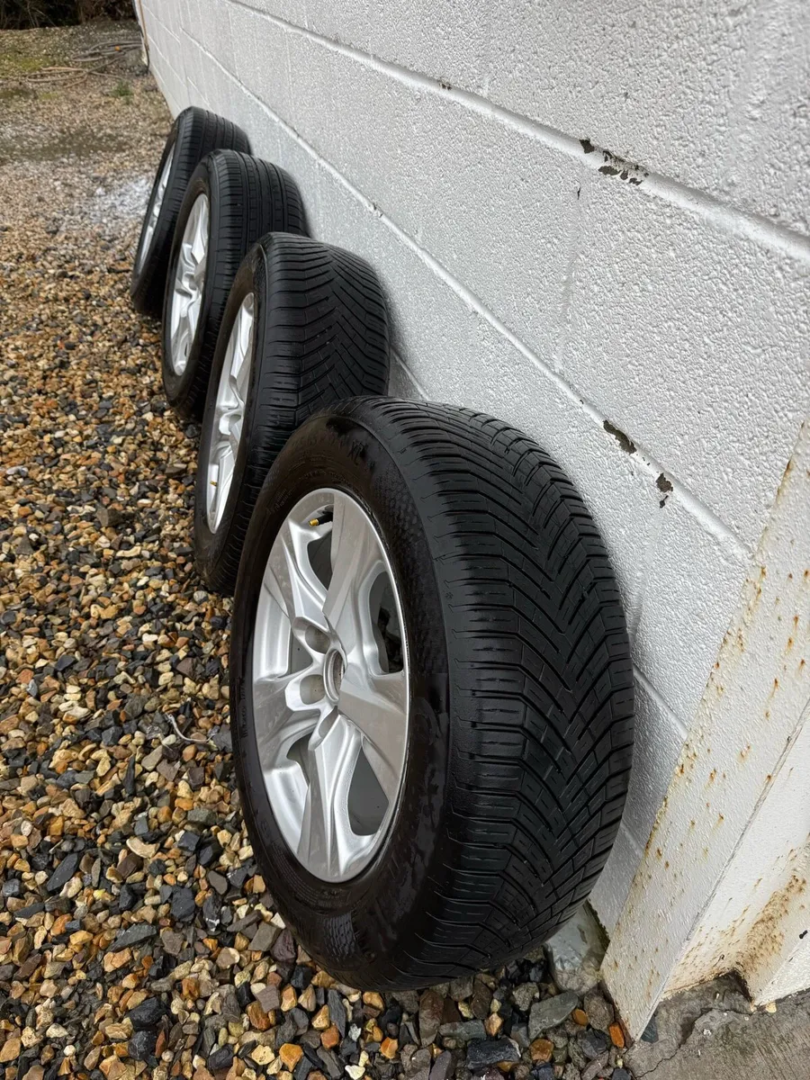 17 inch Alloy wheels with tires - Image 3