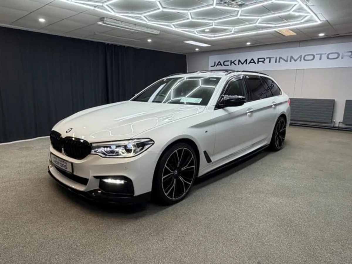 BMW 5-Series 520D M Sport Panoramic Sunroof Huge S - Image 4