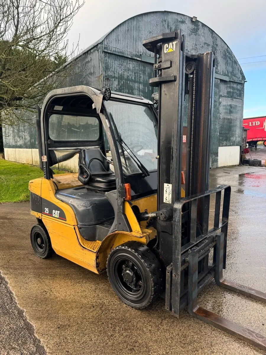 Caterpillar 2.5T Forklift - Image 4