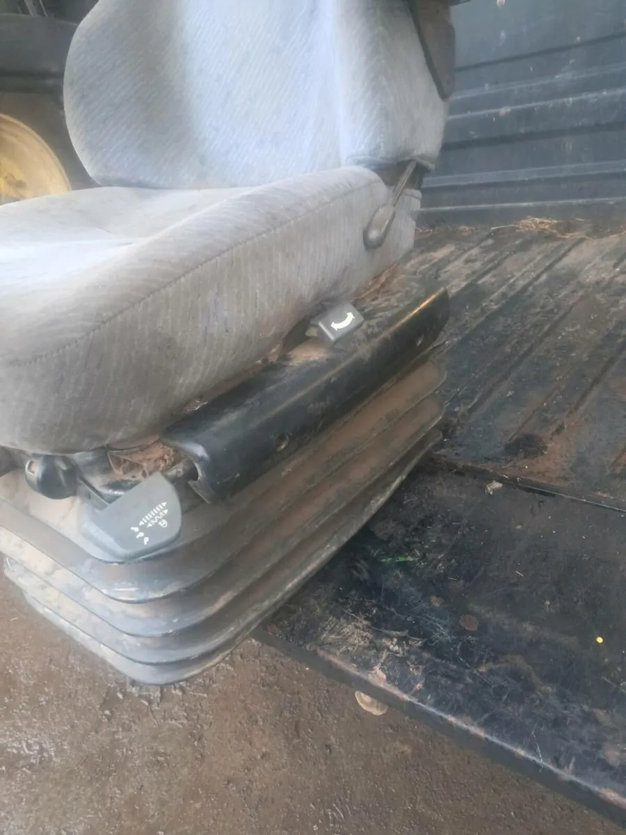 Kab Mechanical seat - Image 2