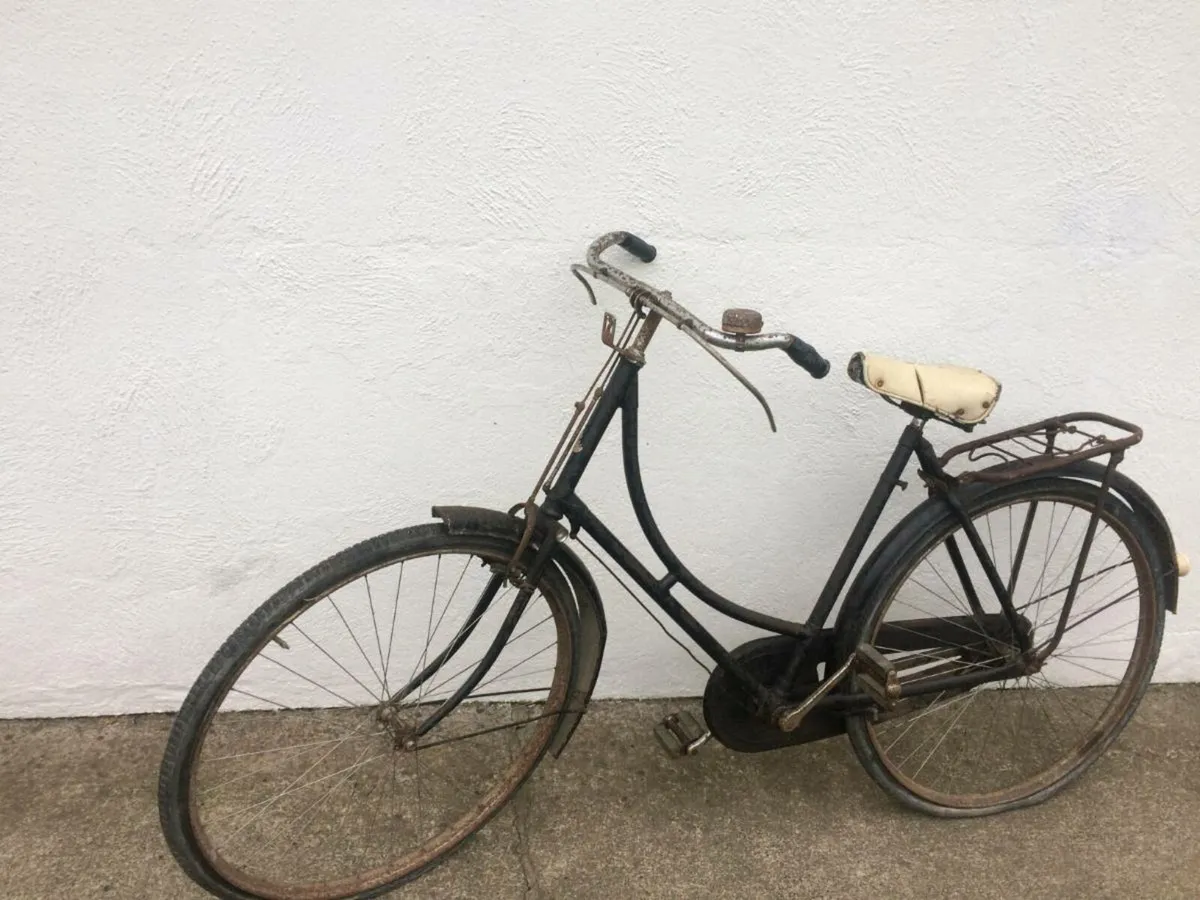 Vintage High Nelly Black Raleigh Bicycle - Image 4