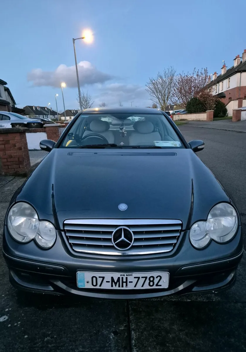 Mercedes-Benz C-Class 2007 - Image 2