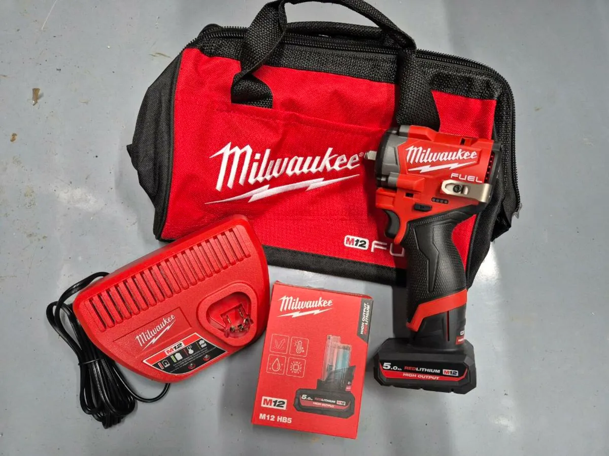 Milwaukee M12 Fuel 3/8' Stubby Impact Wrench Kit - Image 1