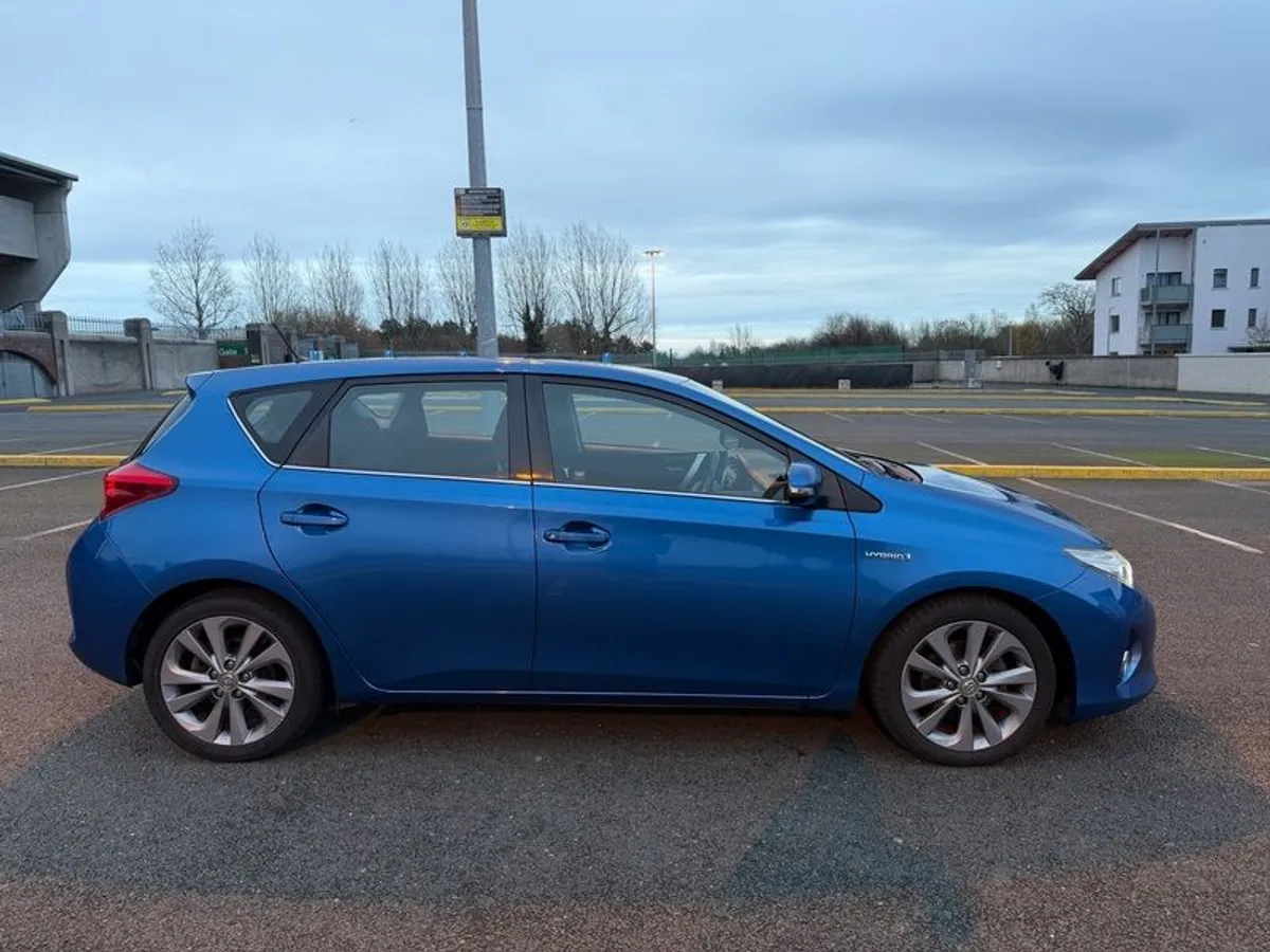 2013 Toyota Auris Hybrid-Low Klms - Image 2