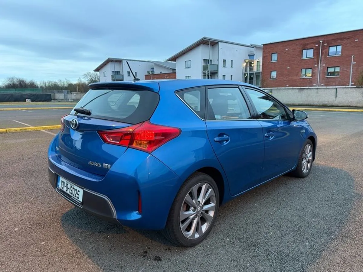 2013 Toyota Auris Hybrid-Low Klms - Image 3