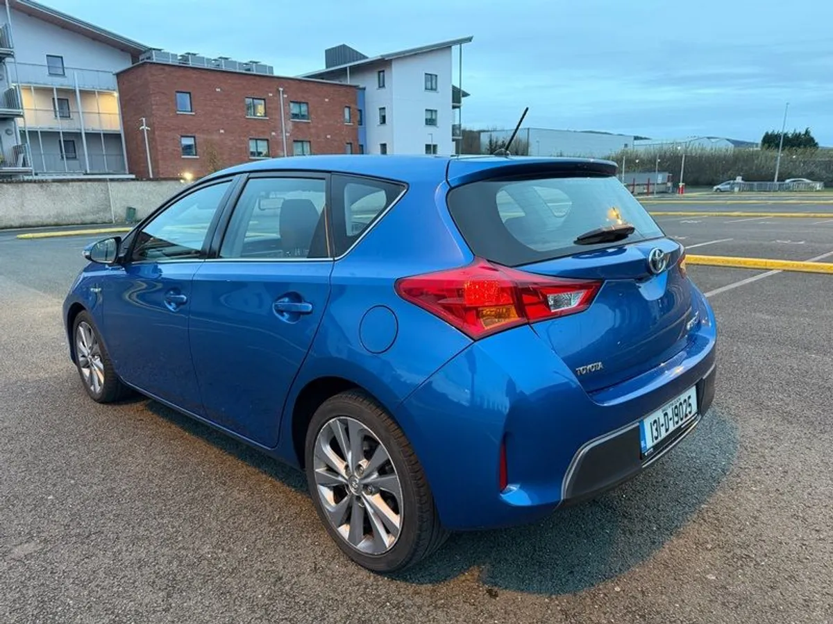 2013 Toyota Auris Hybrid-Low Klms - Image 4