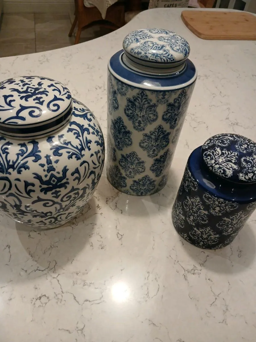 Paul Costello urns - Image 3