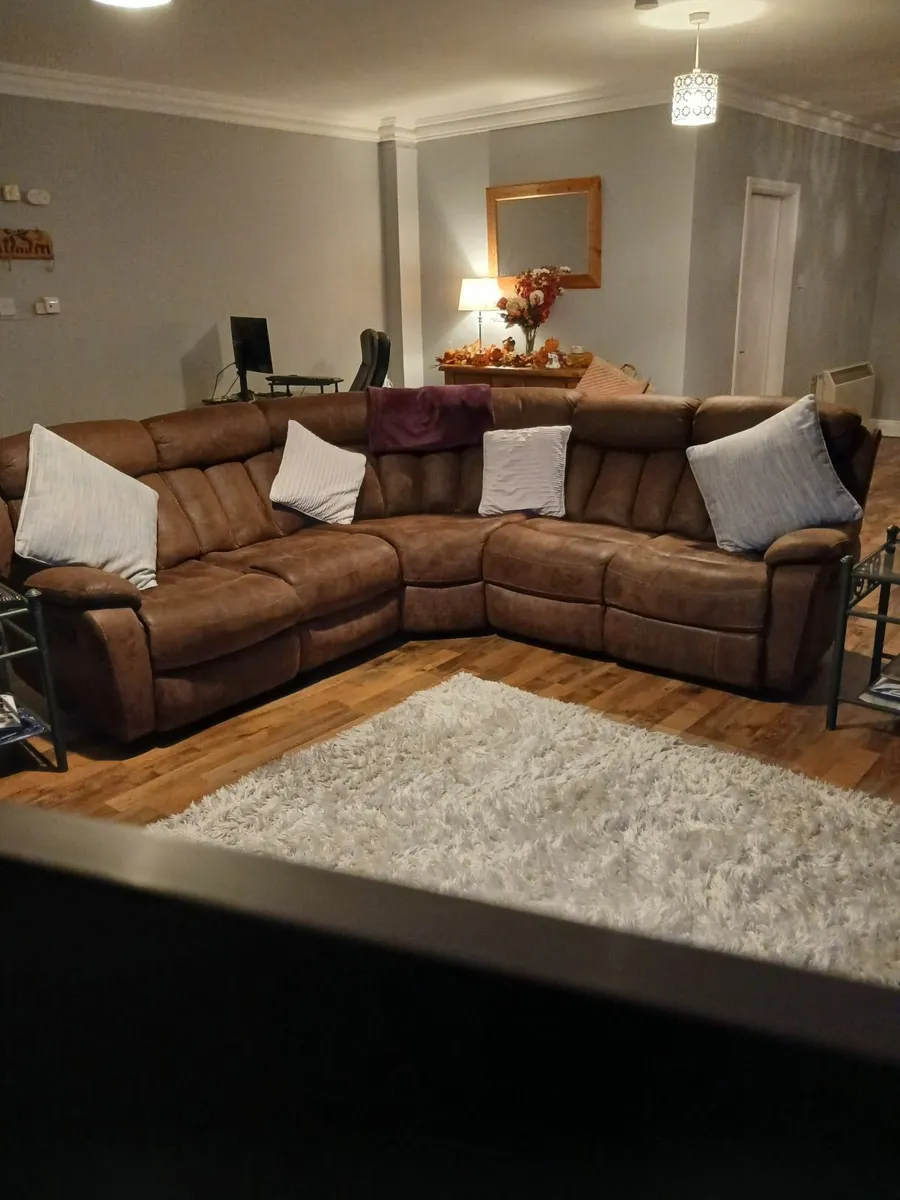 Sittingroom Suite - Image 2