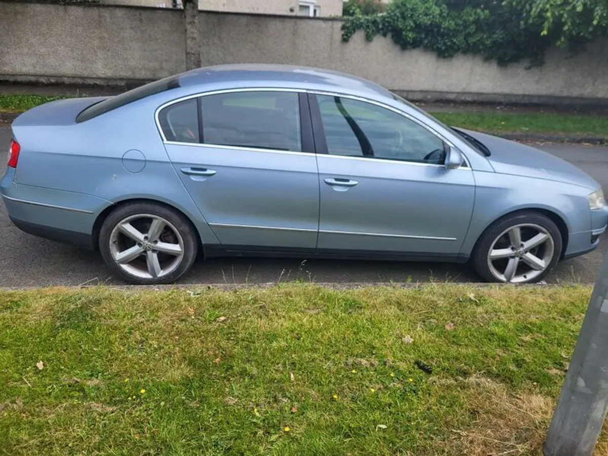 2008 Volkswagen Passat - Image 2