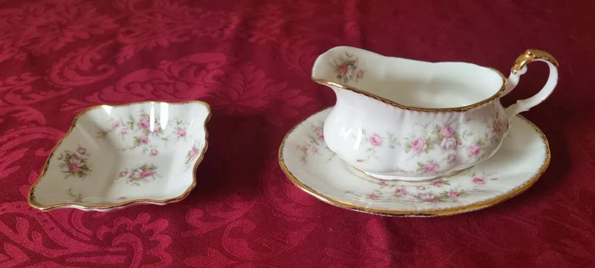 3Pc.Royal Albert VictorianaRose GravyBoat&Dish Set - Image 1