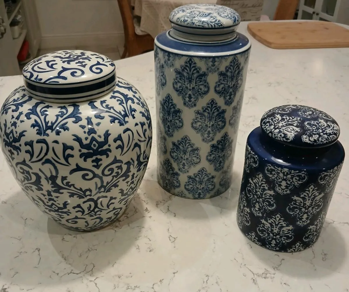 Paul Costello urns - Image 1