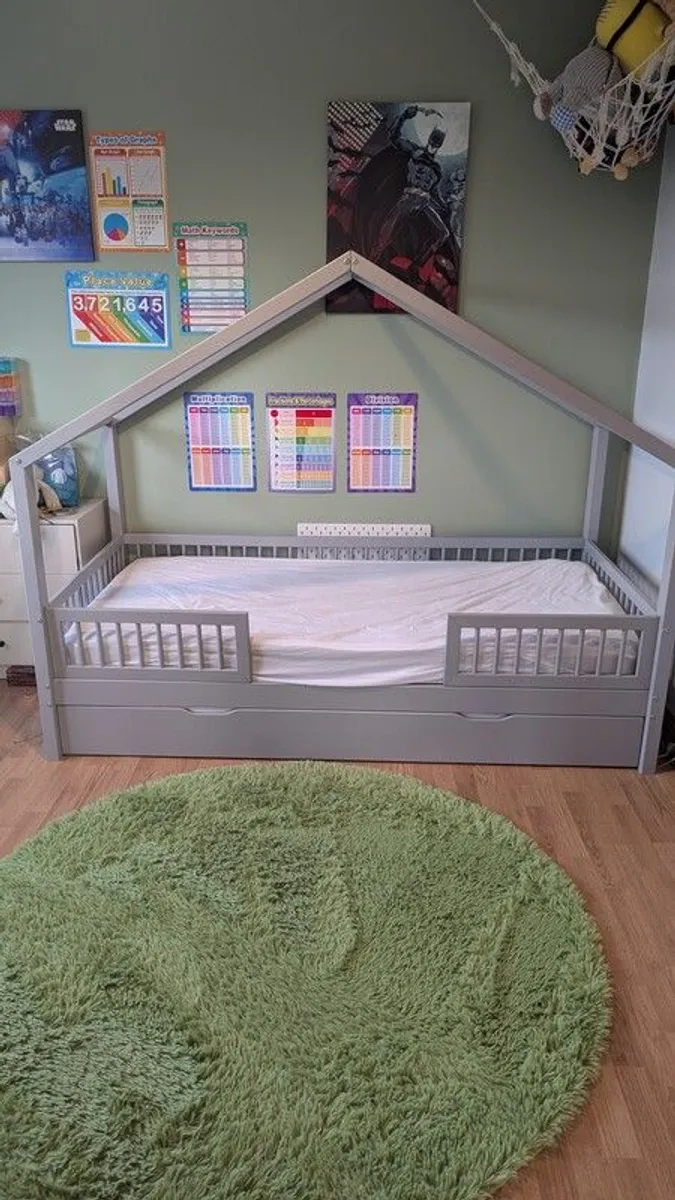 Kids Trundle Bed with mattresses - Image 1