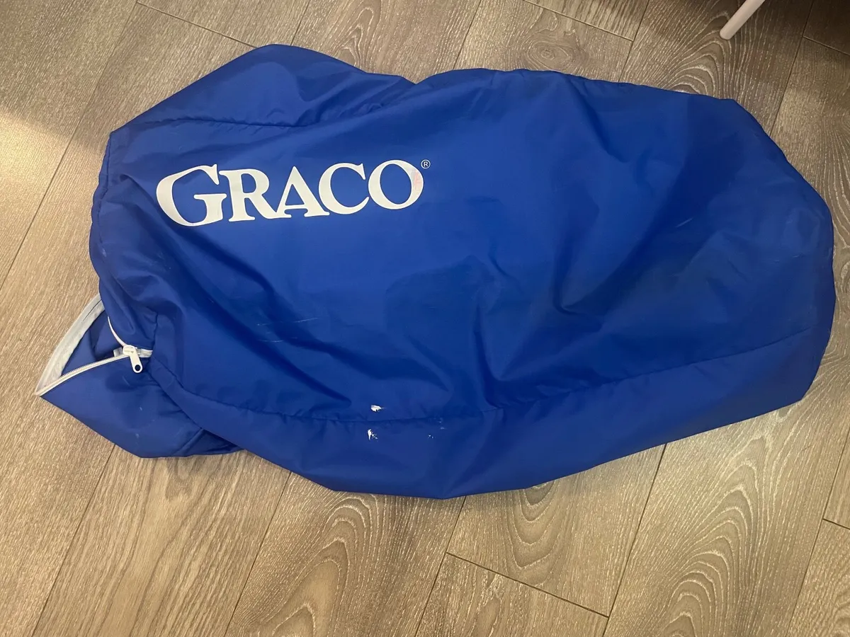 Kids travel cot - Image 2