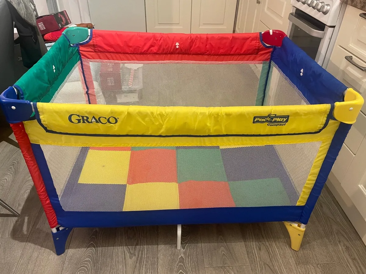 Kids travel cot - Image 4