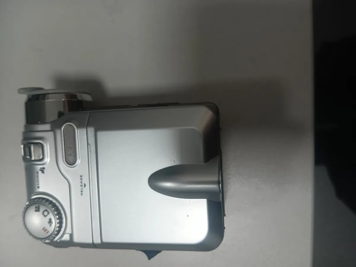 Digital camera and video recorder - Image 1