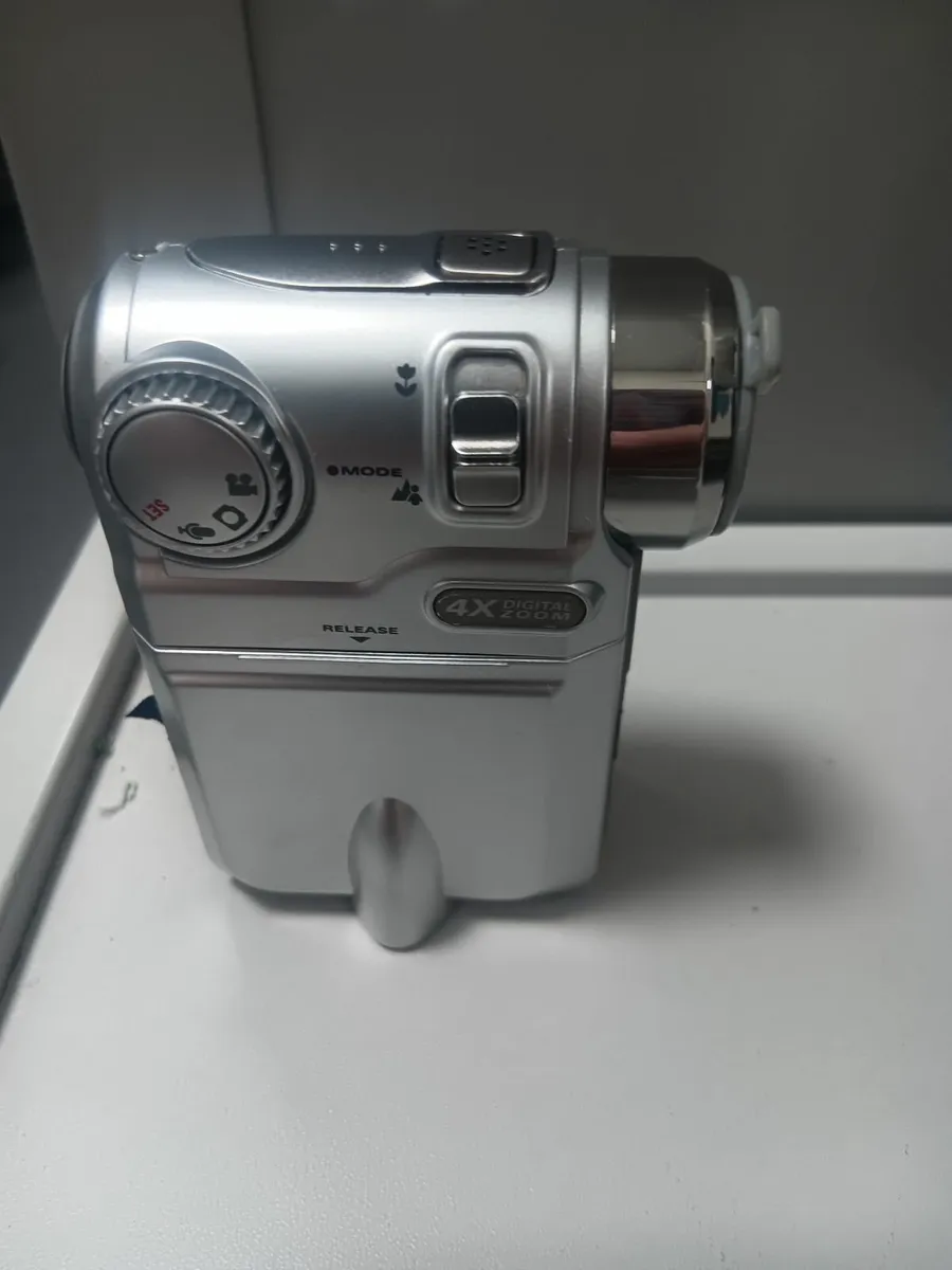 Digital camera and video recorder - Image 4