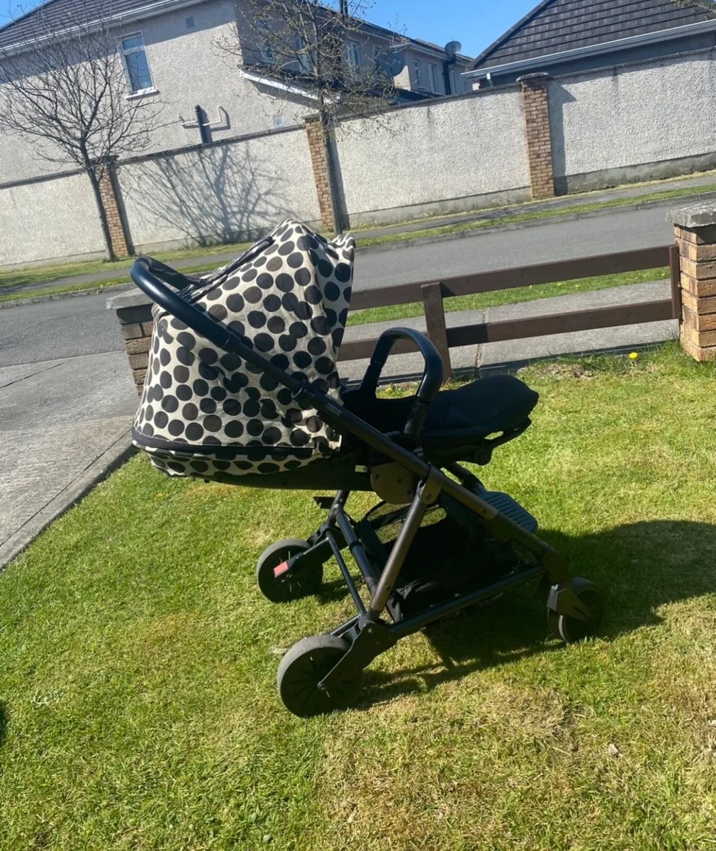 Mamas and Papas pram travel system - Image 3