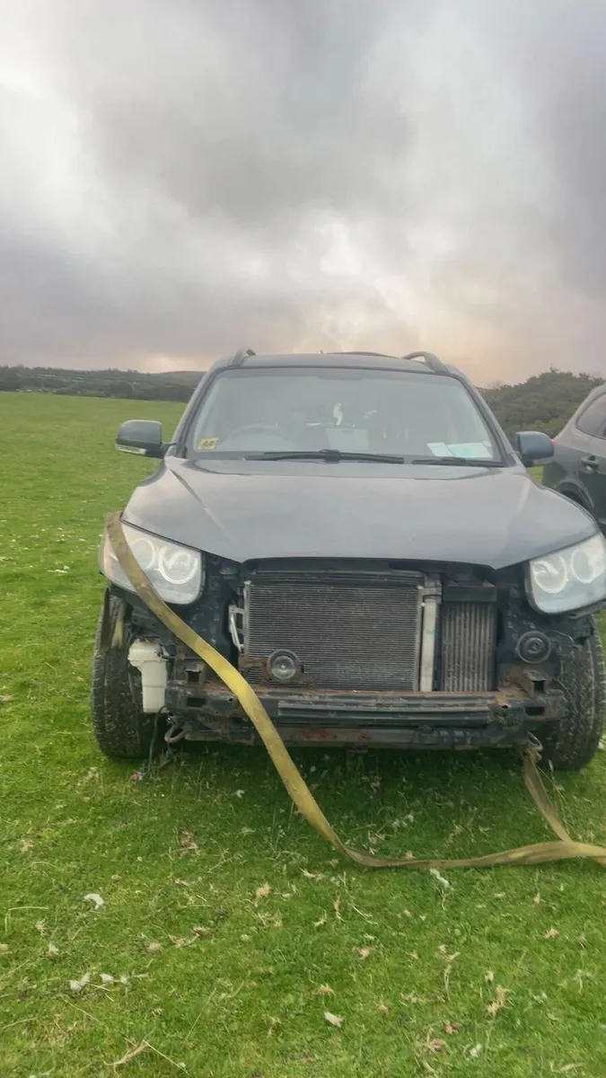 2 Hyundai Santa Fe 2012 - Image 3