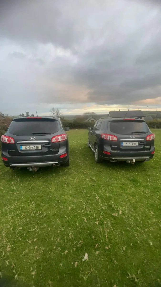 2 Hyundai Santa Fe 2012 - Image 2