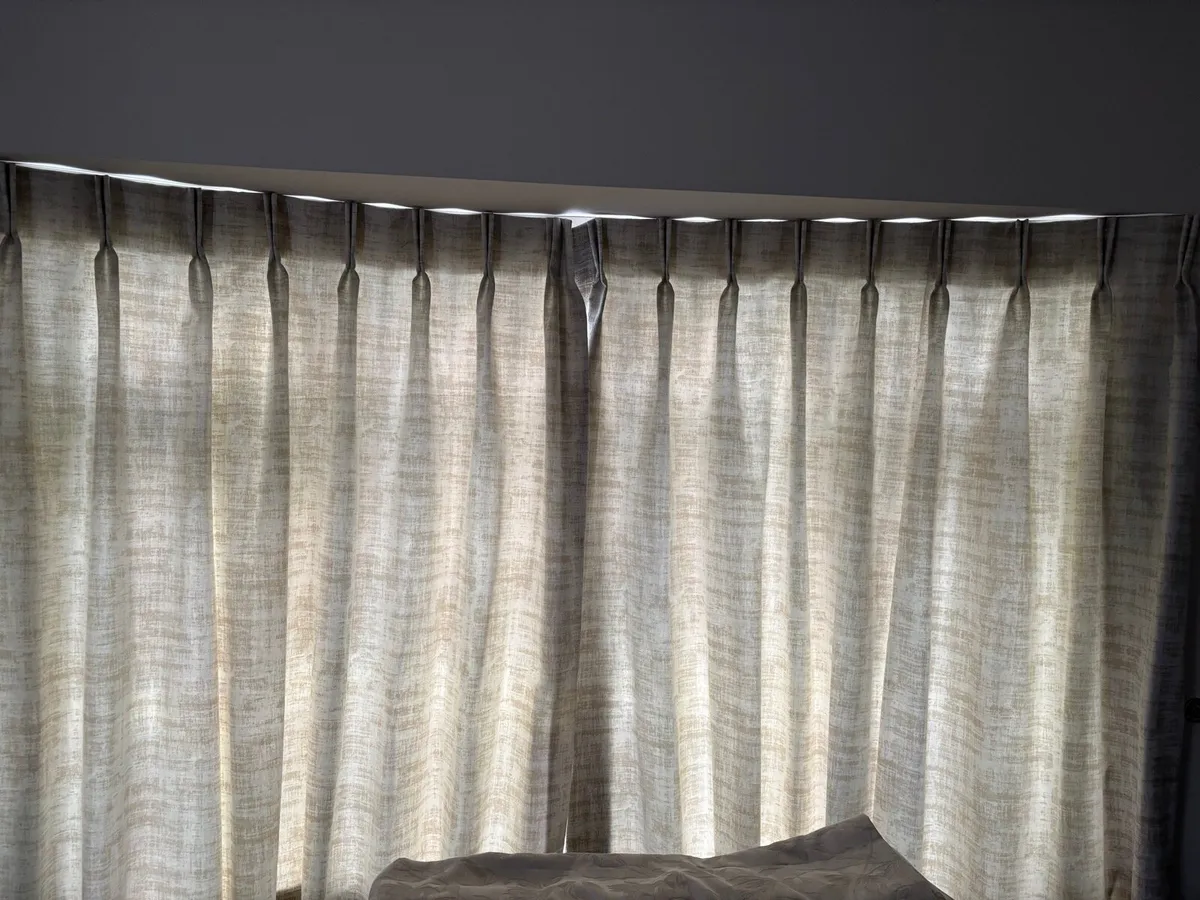 Bay window curtains - Image 1