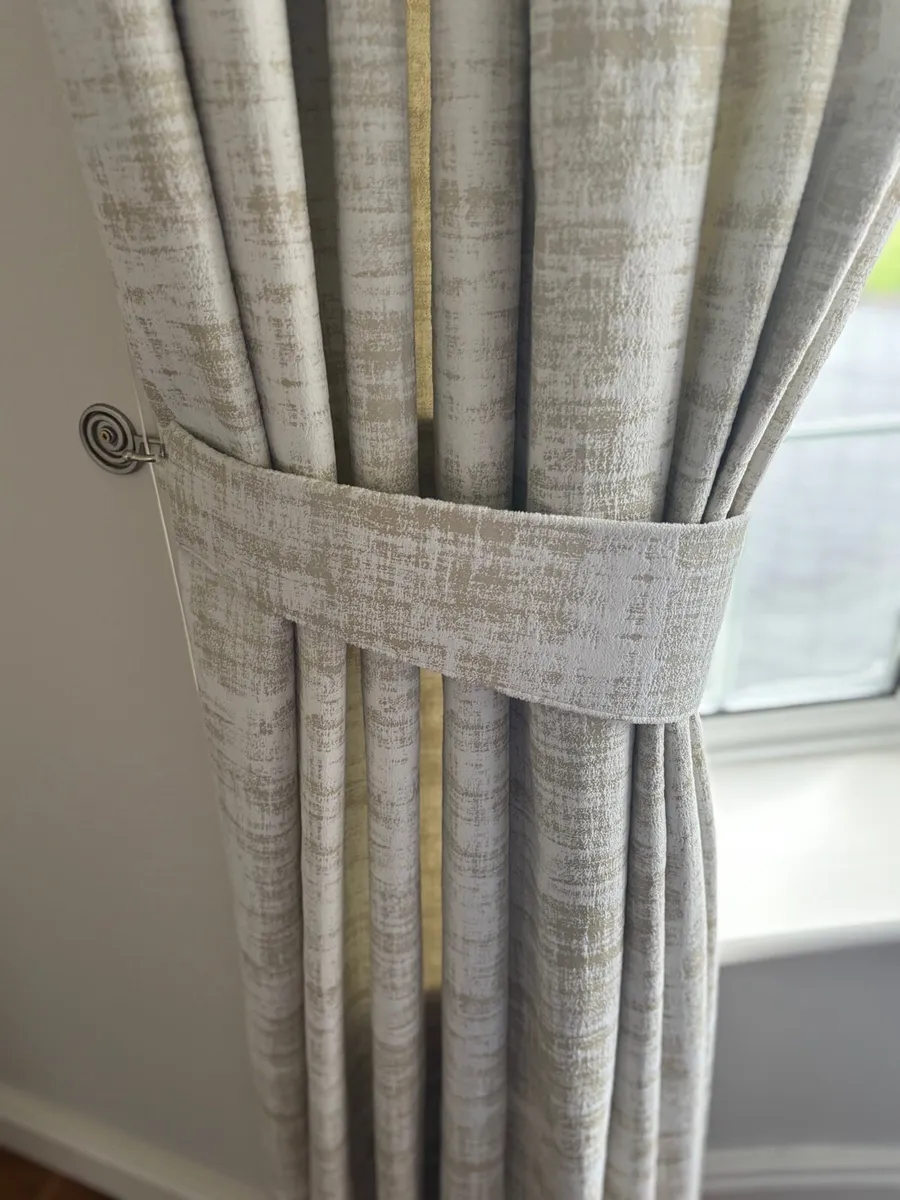 Bay window curtains - Image 2