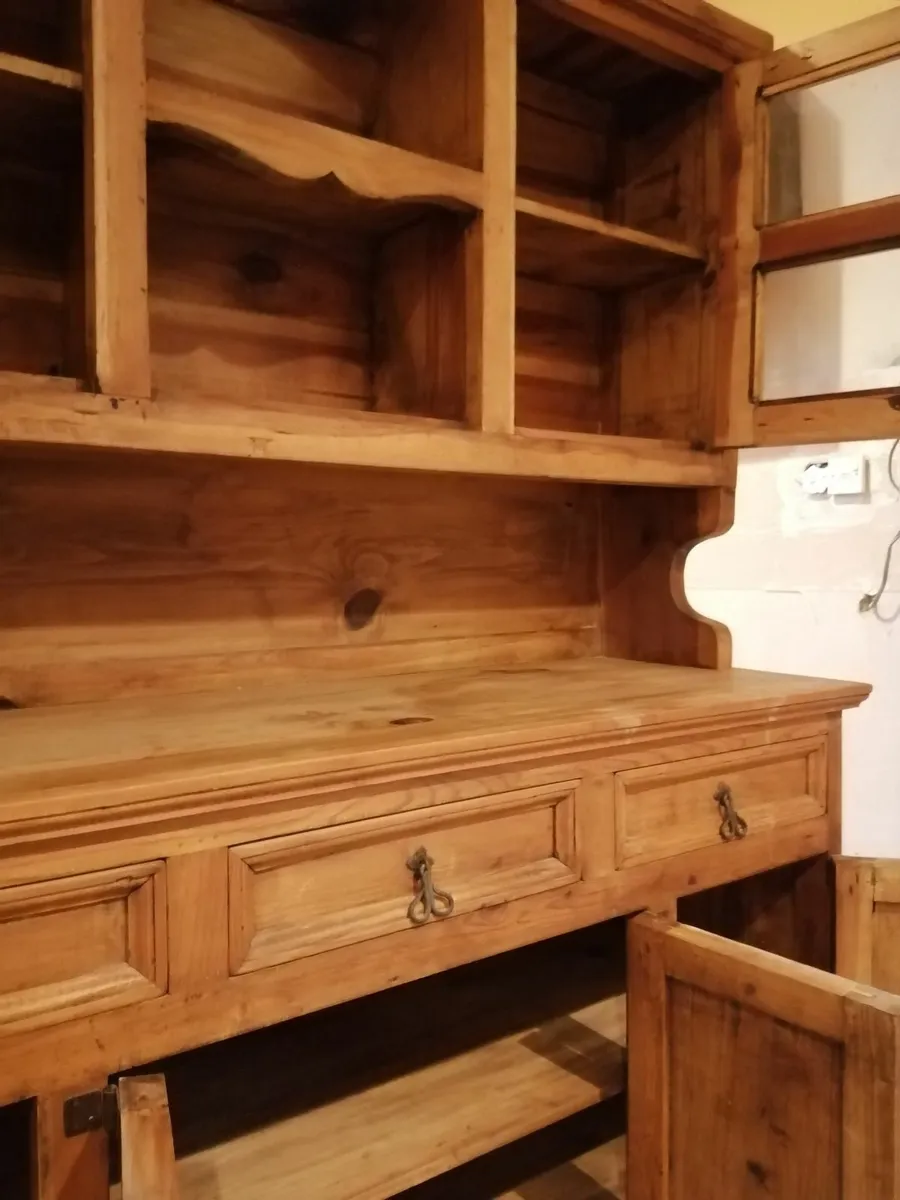 Dresser - Image 4