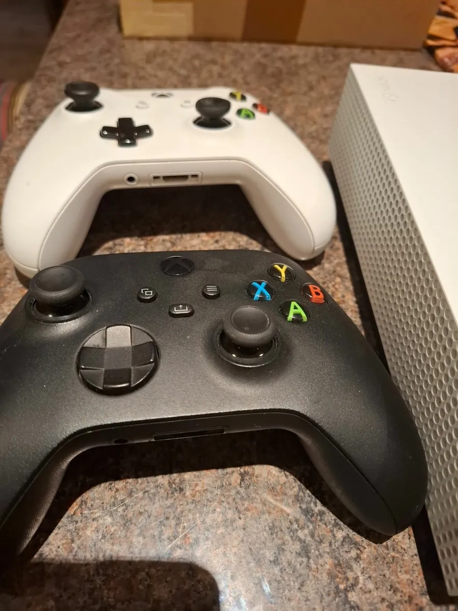 XBox one S - Image 2