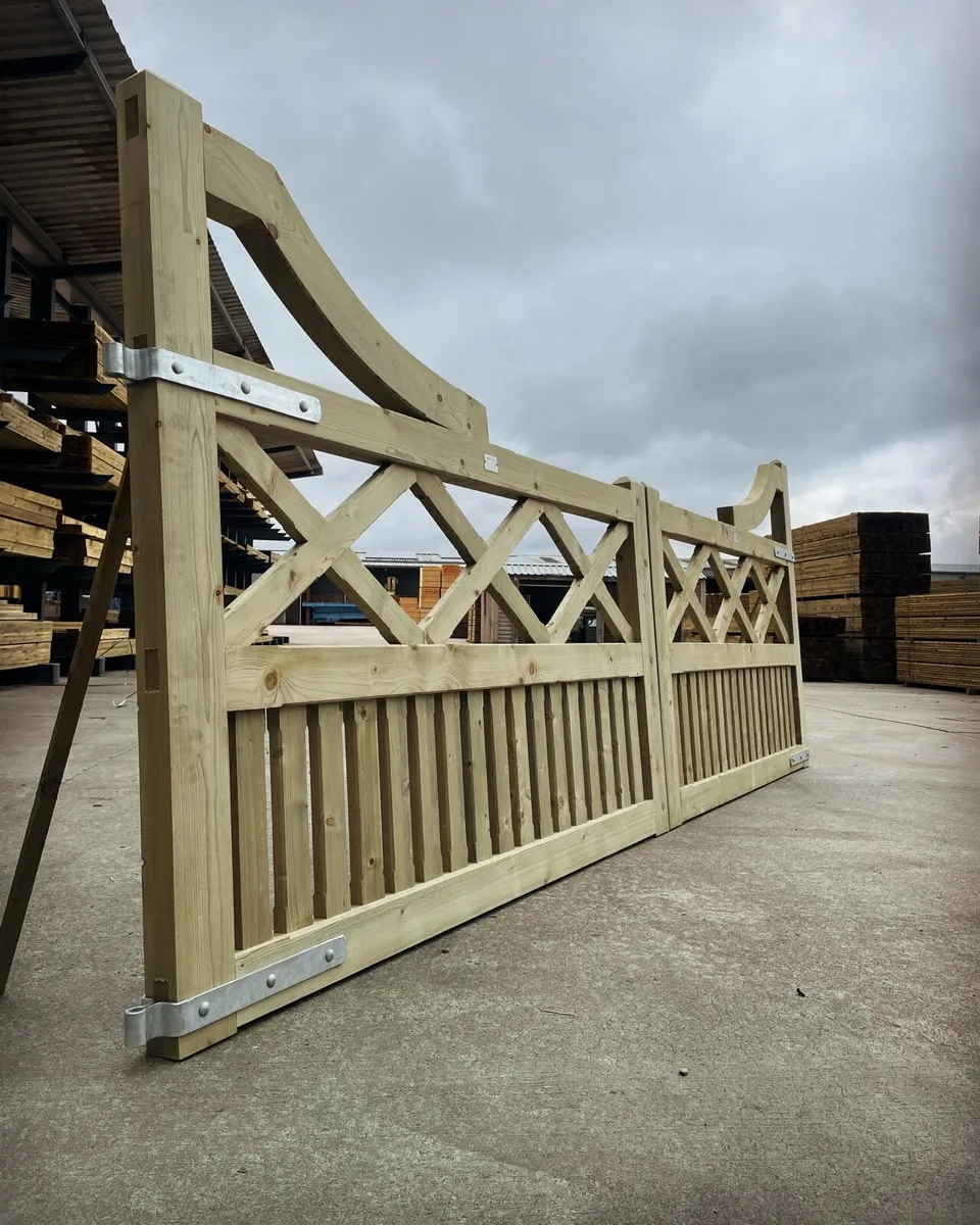 Wooden gates - Image 1