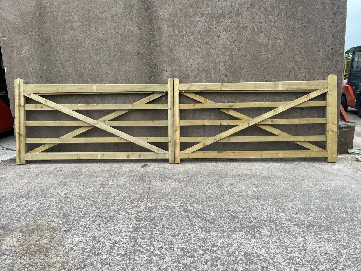 Wooden gates - Image 3