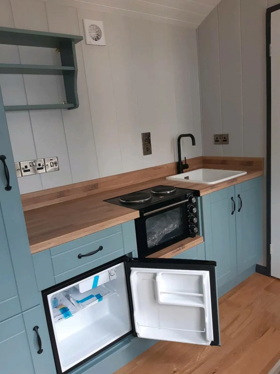 SHEPHERD HUT - Image 2