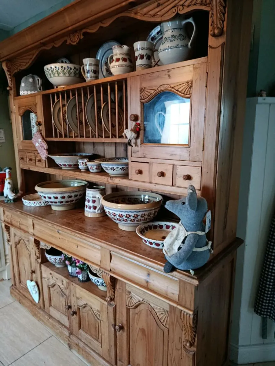 Solid kitchen dresser delivery arranged - Image 4