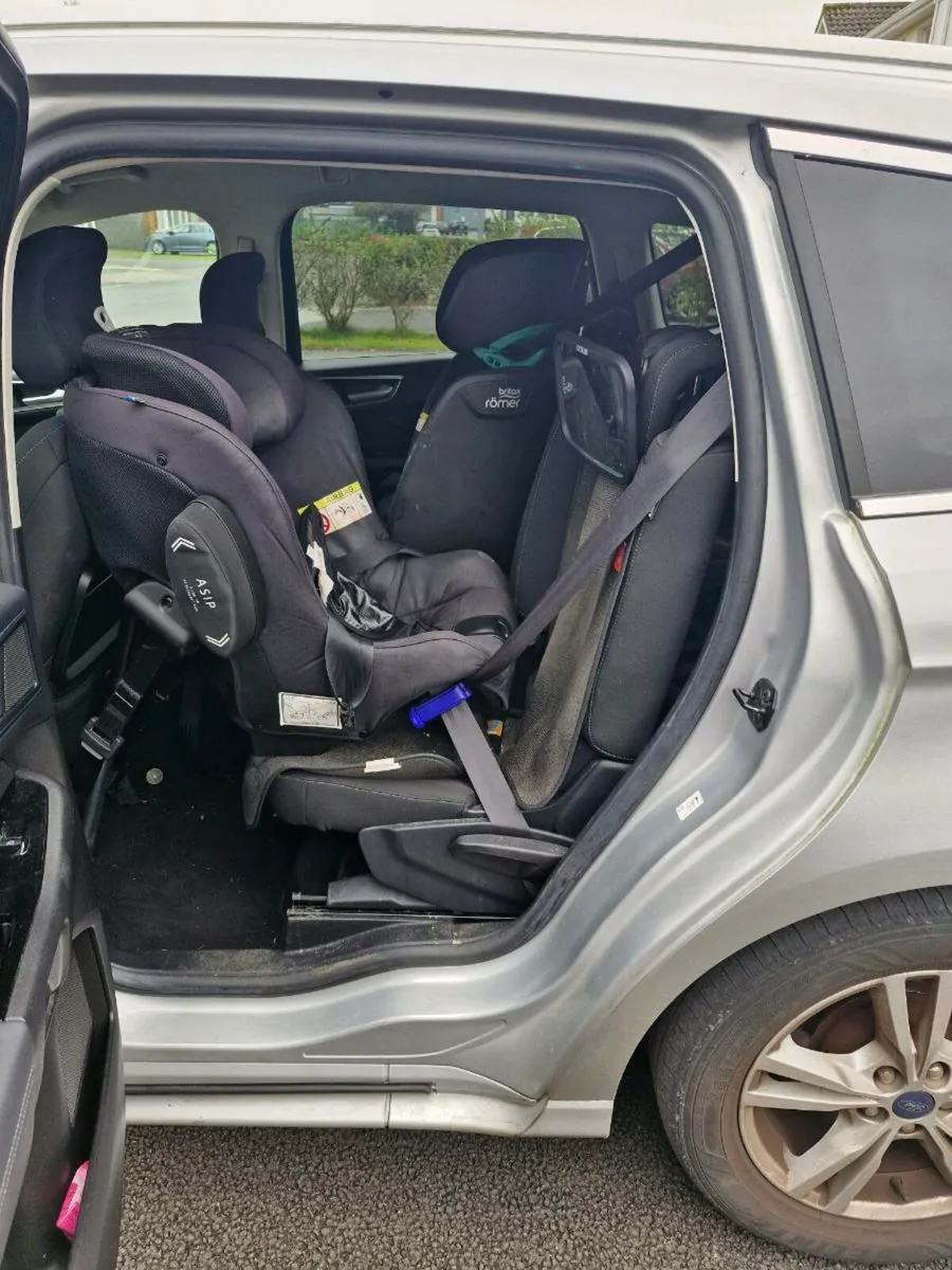 Axkid minkid rear facing car seat - Image 2