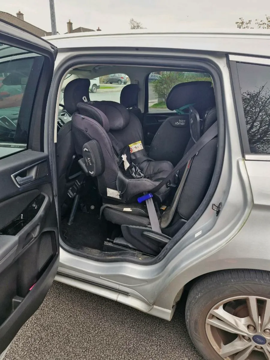 Axkid minkid rear facing car seat - Image 4