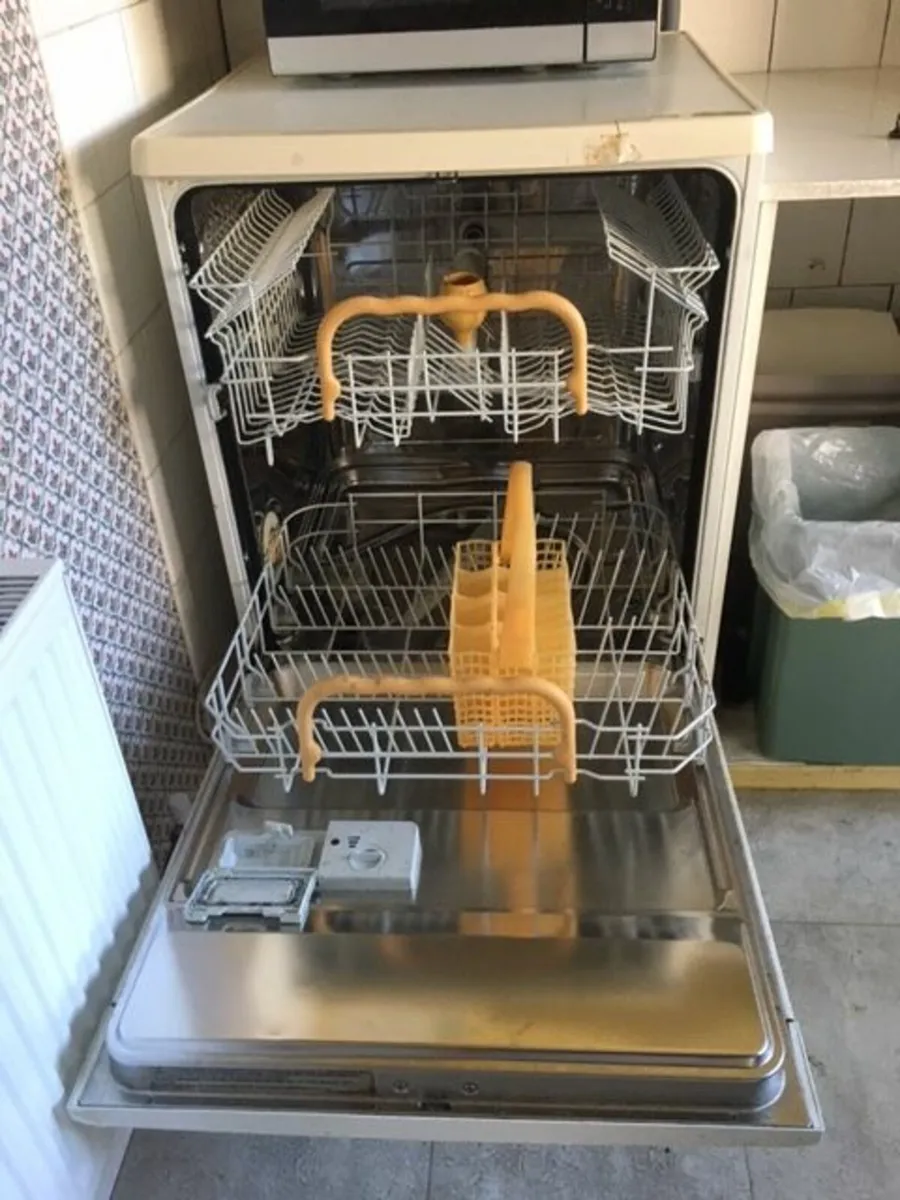 Dishwasher - Image 2