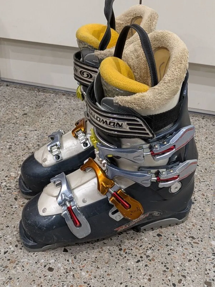 Salomon Women's Ski boots - Image 1