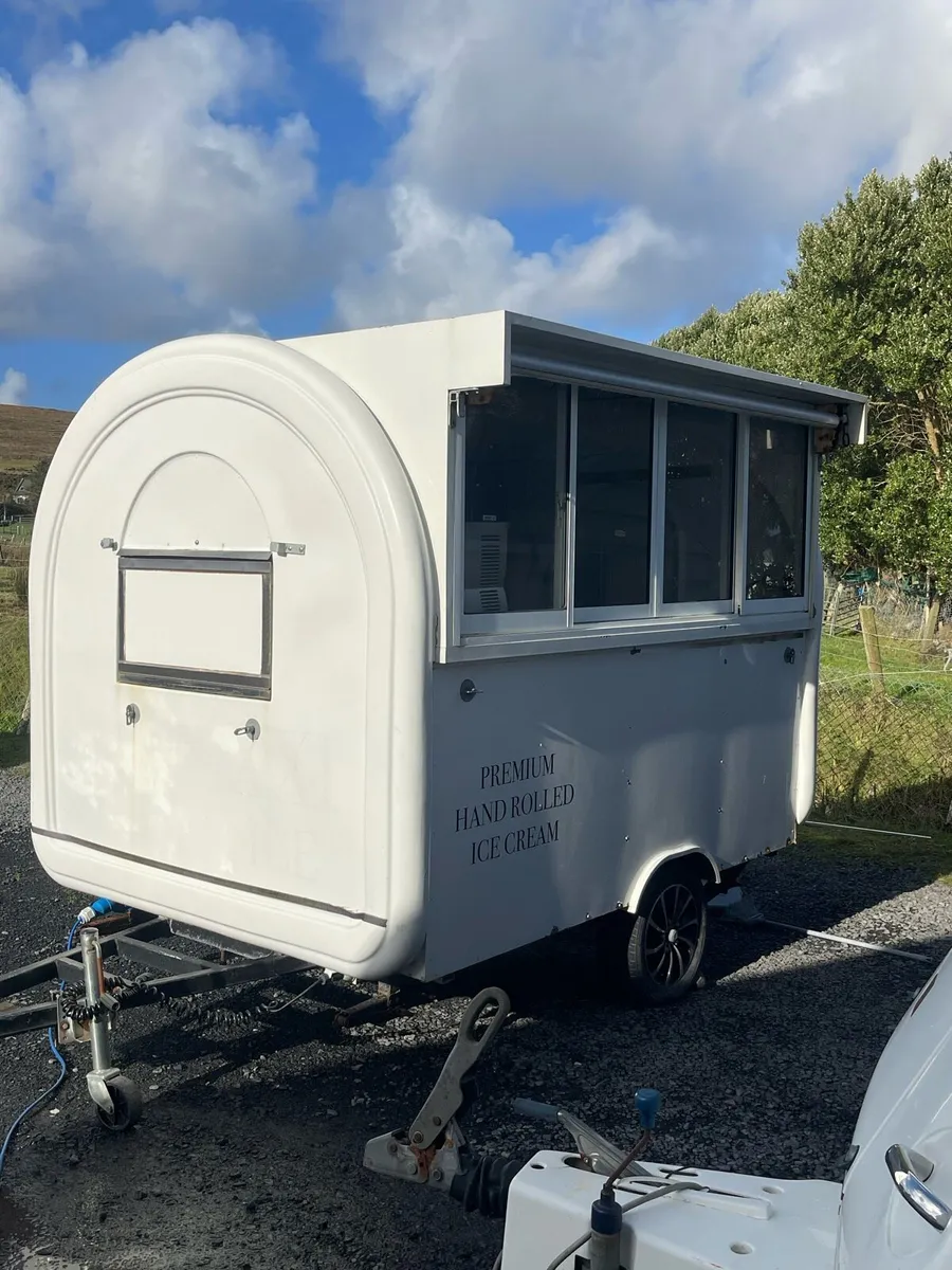 Catering trailer - Image 1