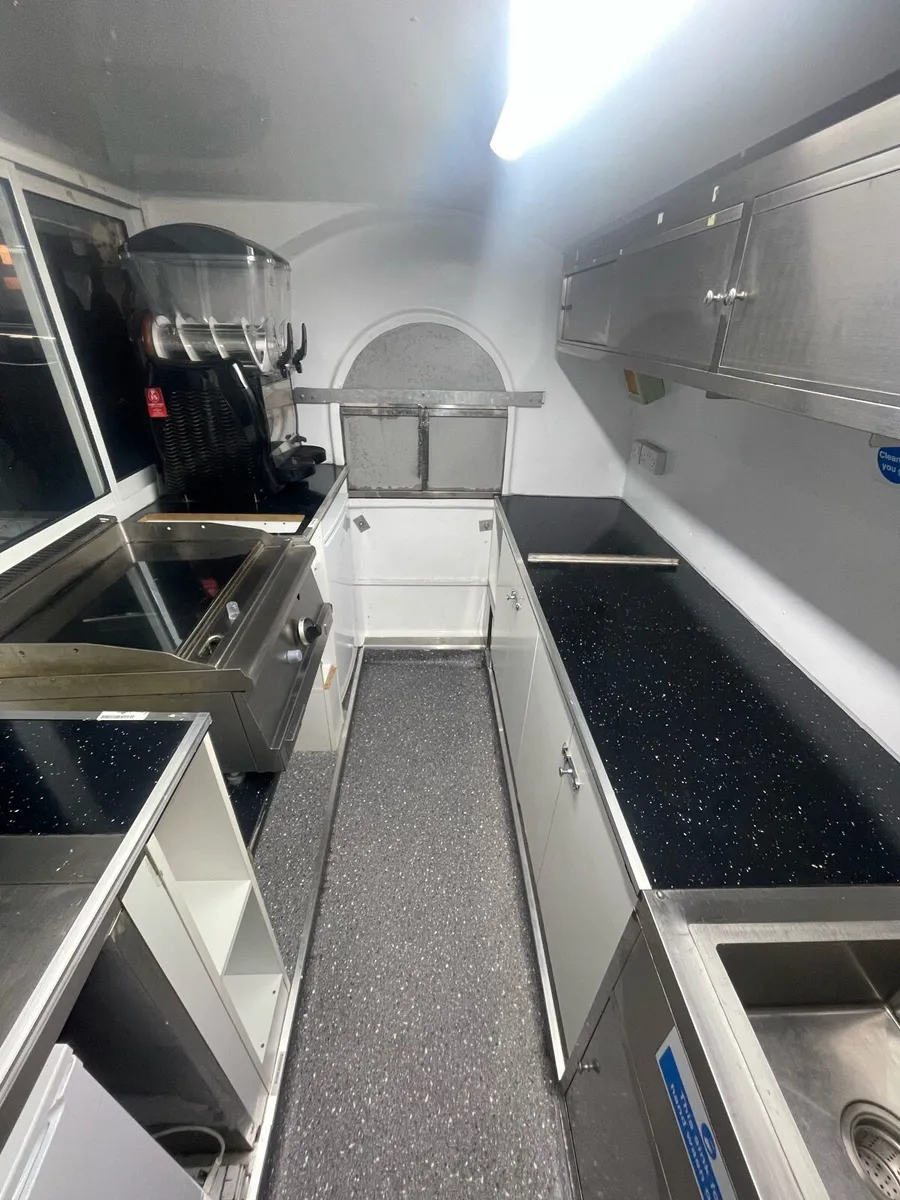 Catering trailer - Image 2