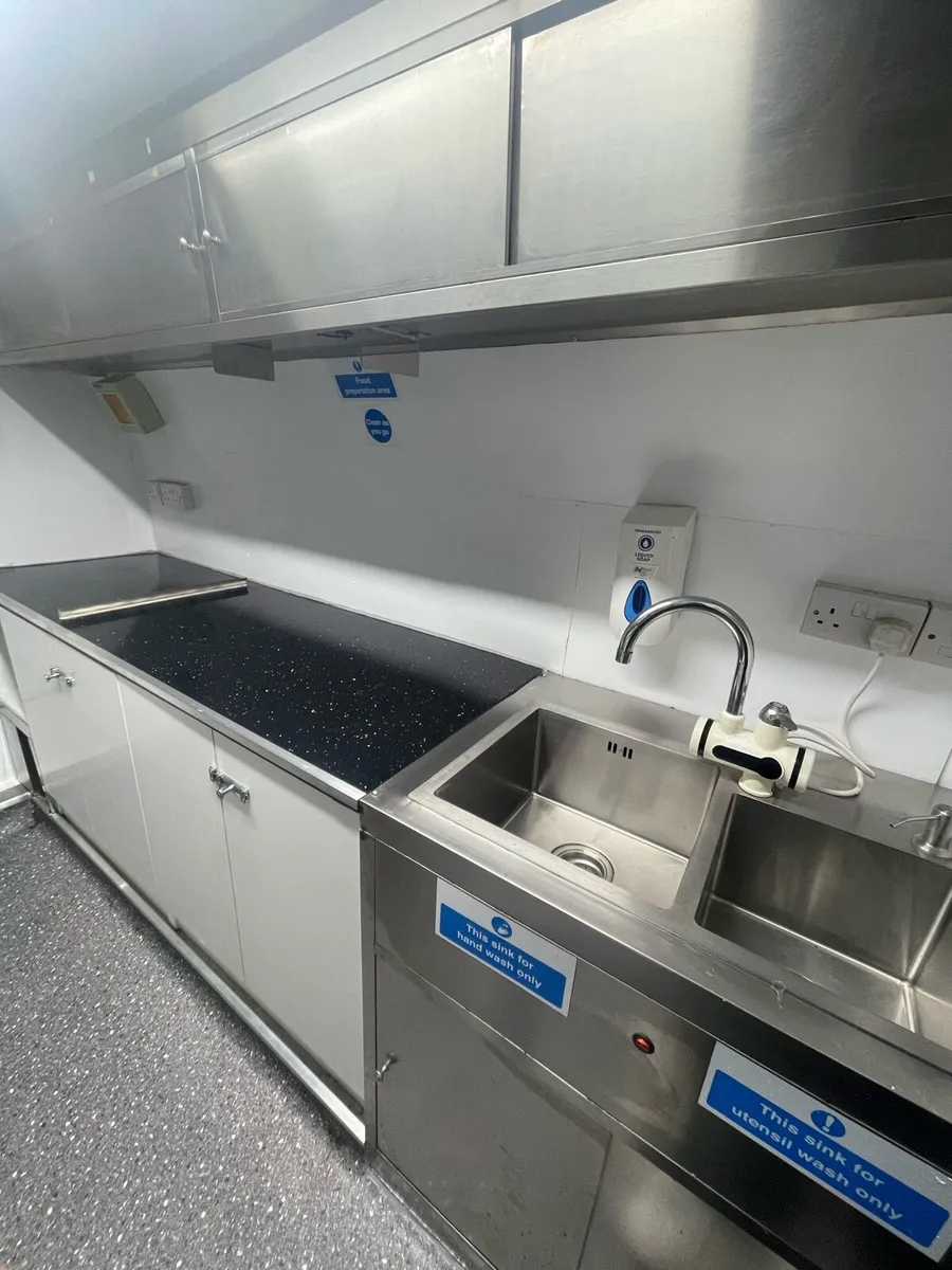 Catering trailer - Image 3