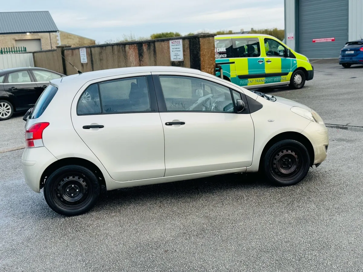 Toyota yaris 2010 low km.  one owner only from new - Image 3