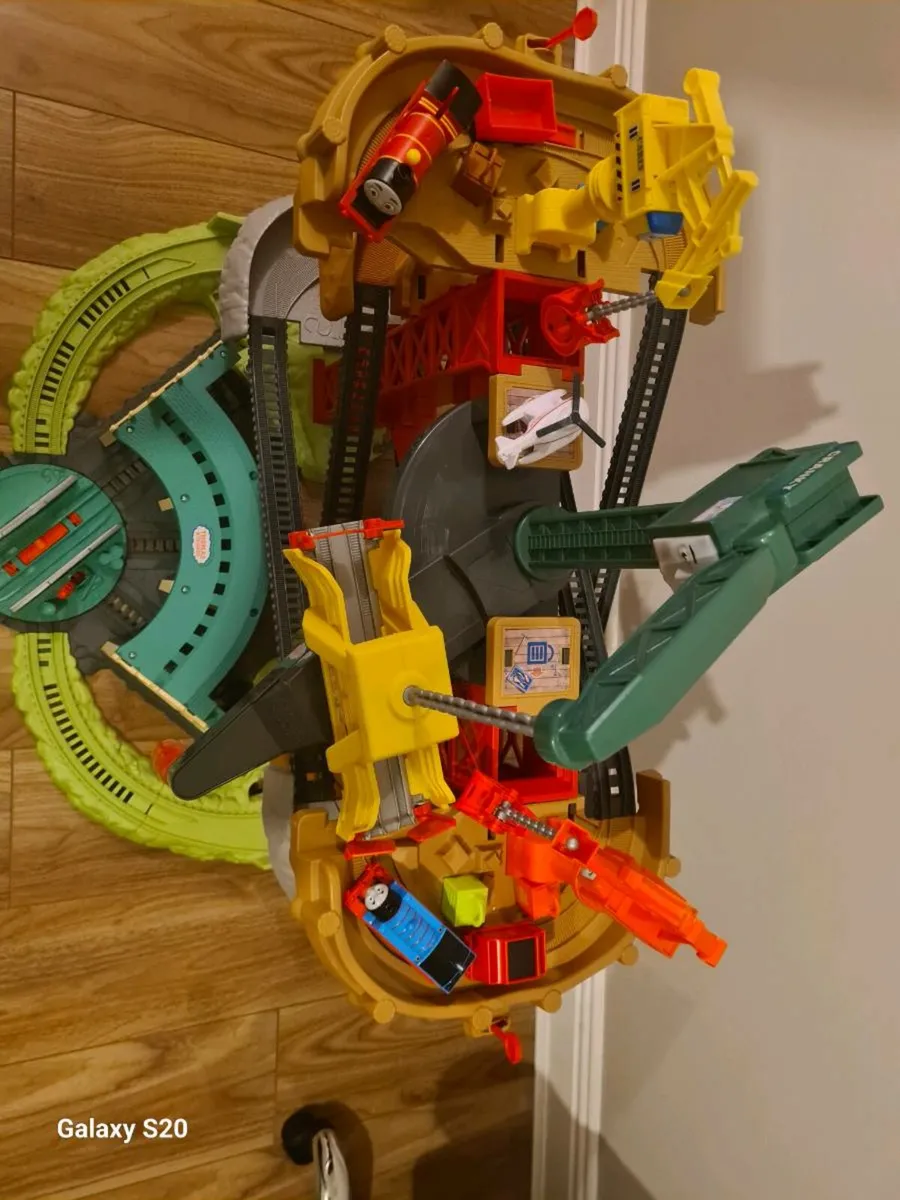 Traines and Cranes - Image 2