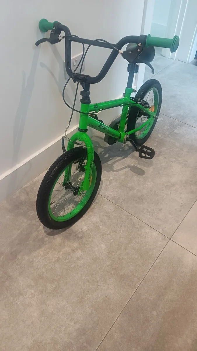 Boys bike 20 inch amigo green - Image 2