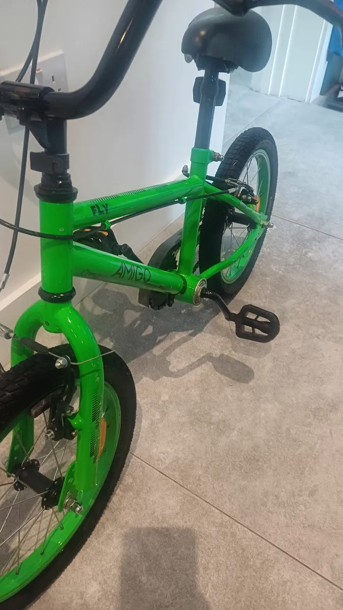 Boys bike 20 inch amigo green - Image 3