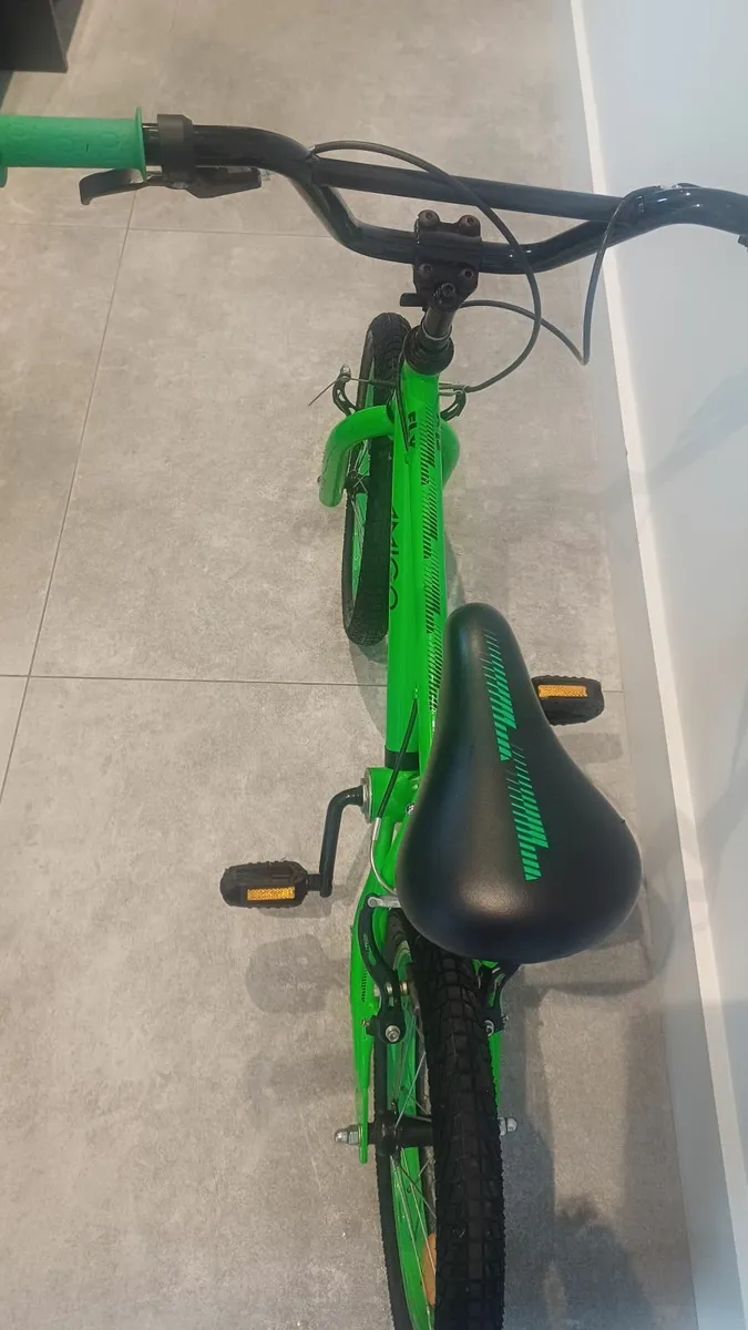 Boys bike 20 inch amigo green - Image 4