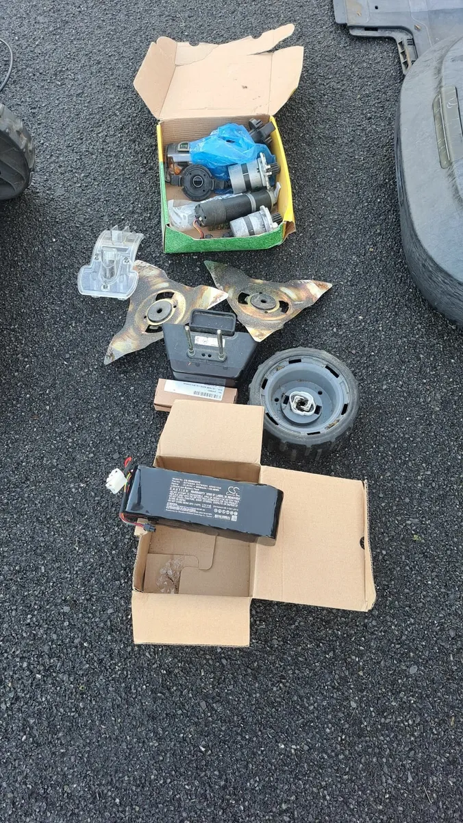 2 x Robomow  Robot Lawn Mowers - Image 4