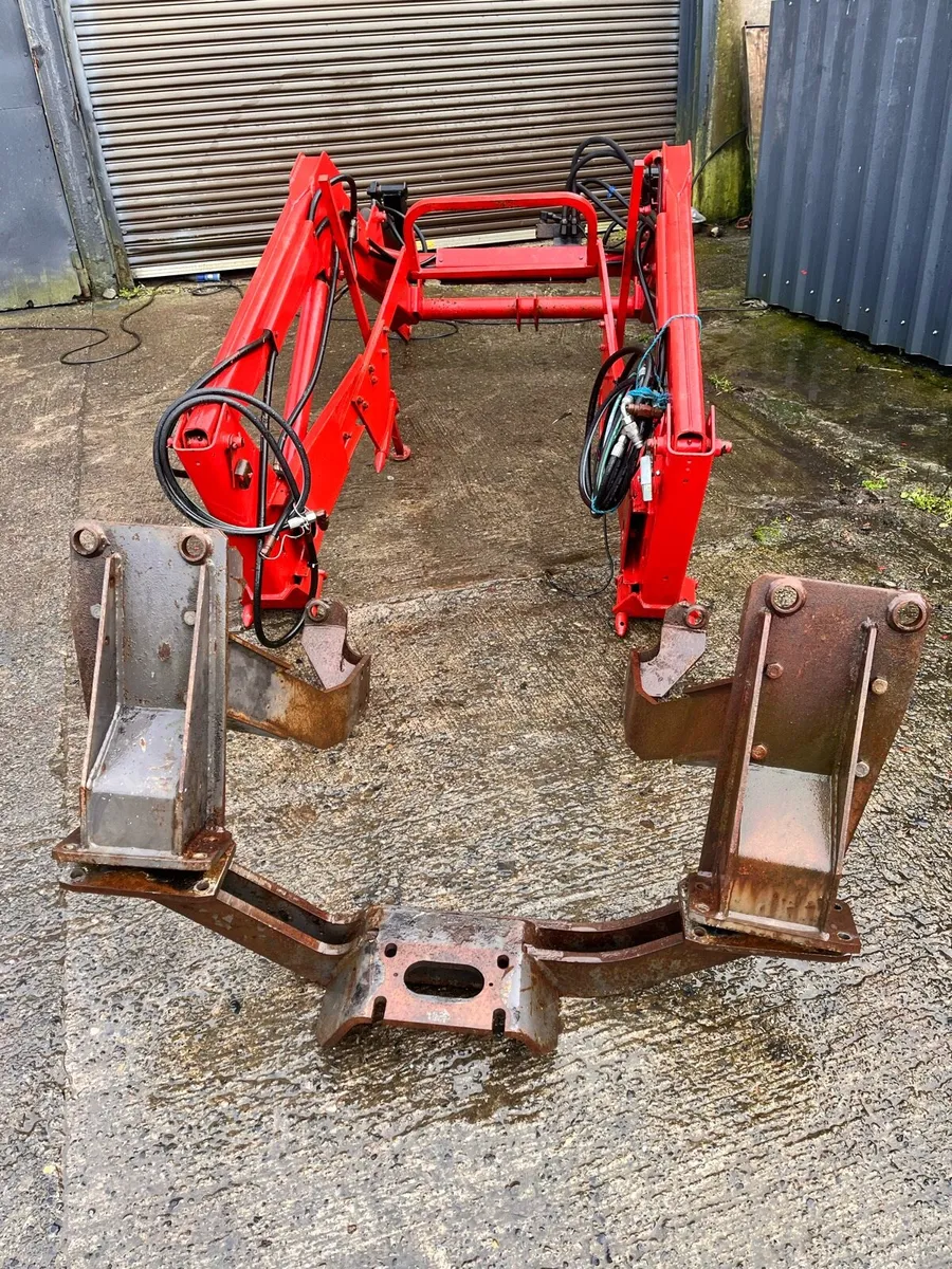 Massey Ferguson loader - Image 3