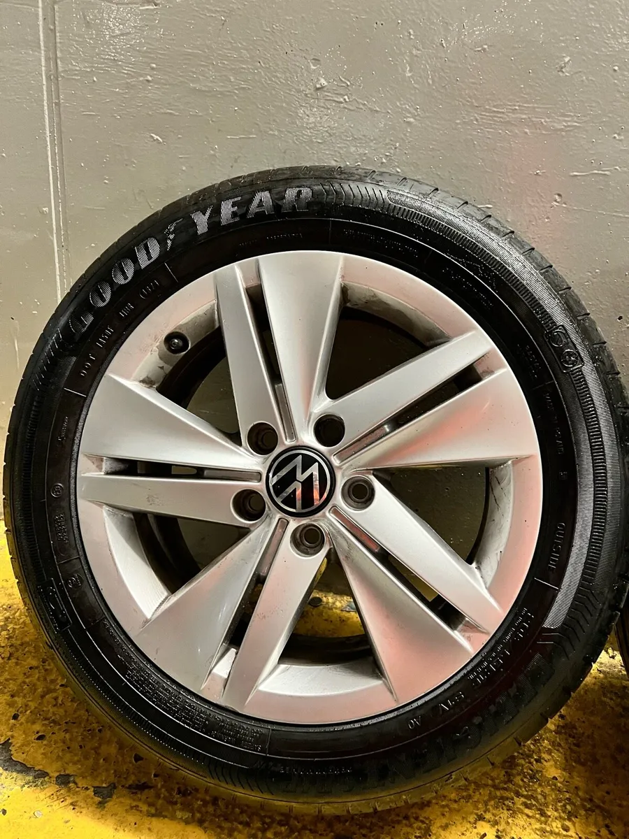 🔵(2024) 16” vw golf alloys & tyres - Image 1