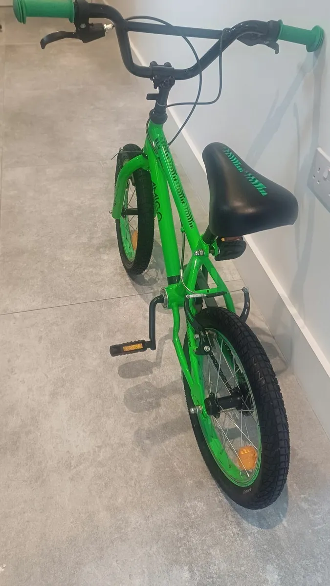 Boys bike 20 inch amigo green - Image 1