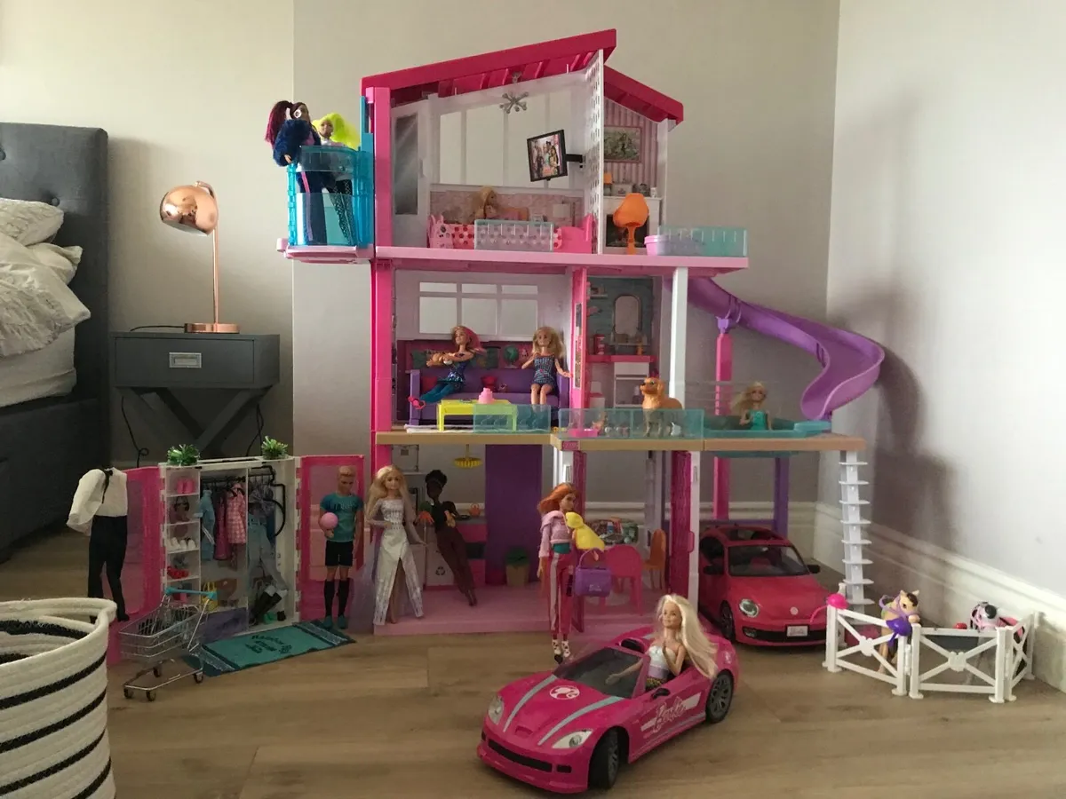 Barbie Dreamhouse + Extras - Image 1