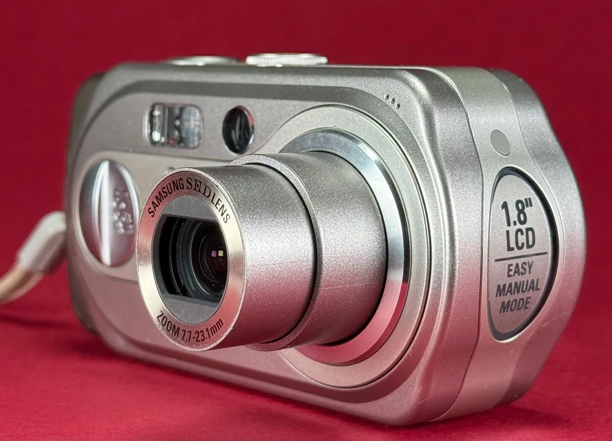 Samsung Digimax A6 6.2 MP 1/1.8" CCD sensor - Image 2